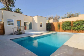 Cozy Retreat w pool prime Location